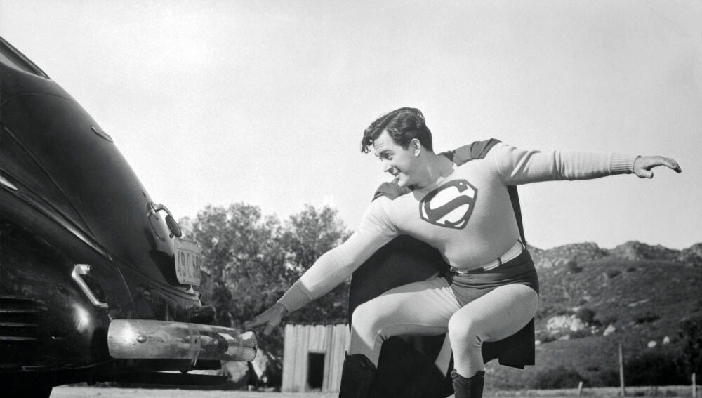 Kirk Alyn interpretando a Superman en 1948
