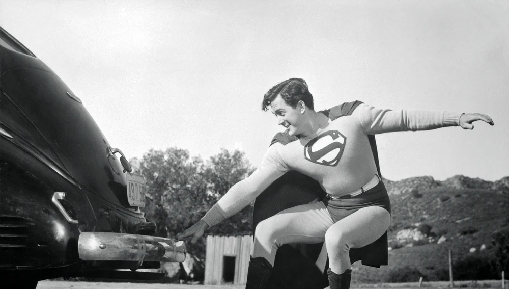 Kirk Alyn interpretando a Superman en 1948 Kirk Alyn interpretando a Superman en 1948