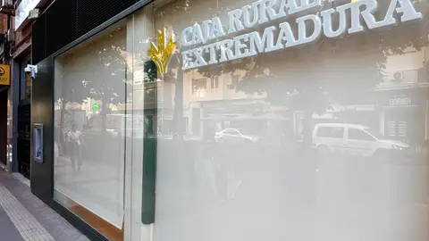 Caja Rural de Extremadura abre una nueva oficina en Cáceres con una imagen renovada, accesible y sostenible Caja Rural de Extremadura abre una nueva oficina en Cáceres con una imagen renovada, accesible y sostenible