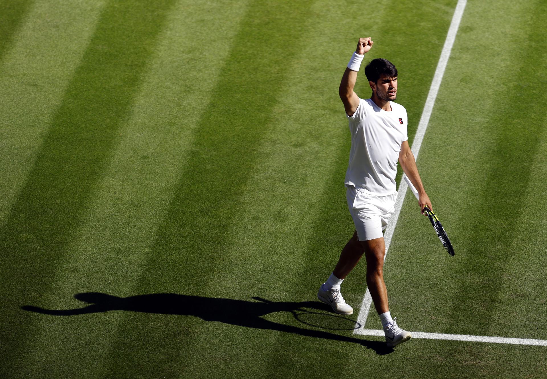 Alcaraz se mete en su tercera de Wimbledon tras un final épico ante Fritz Alcaraz se mete en su tercera de Wimbledon tras un final épico ante Fritz