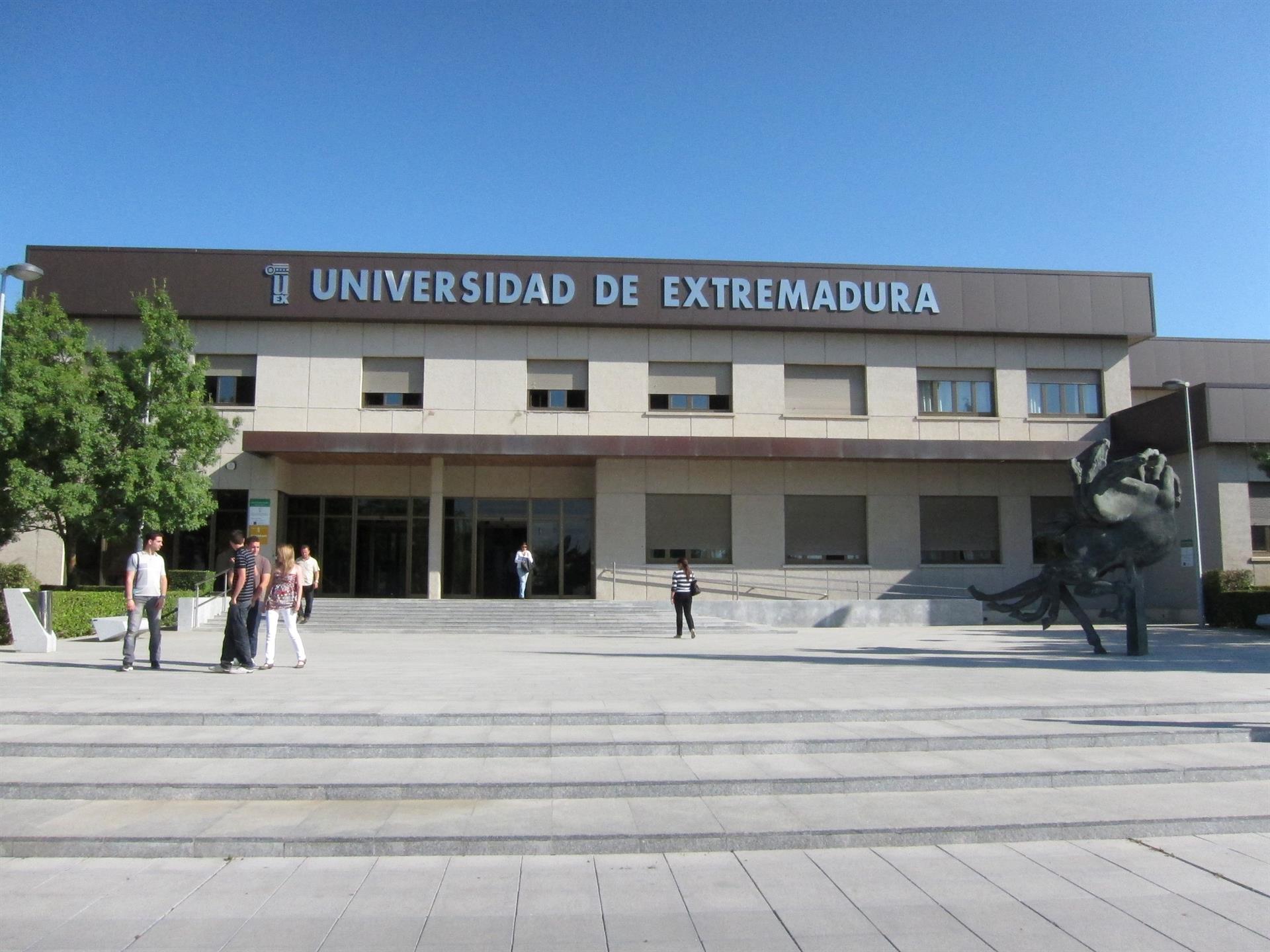 La Universidad de Extremadura ocupa la posición número 13 entre las universidades españolas en titulaciones y titulados La Universidad de Extremadura ocupa la posición número 13 entre las universidades españolas en titulaciones y titulados
