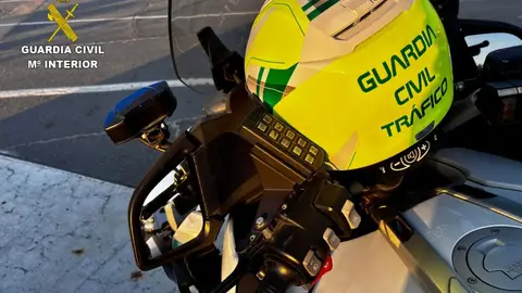 Motocicleta de la Guardia Civil de Tráfico en una imagen de archivo Motocicleta de la Guardia Civil de Tráfico en una imagen de archivo