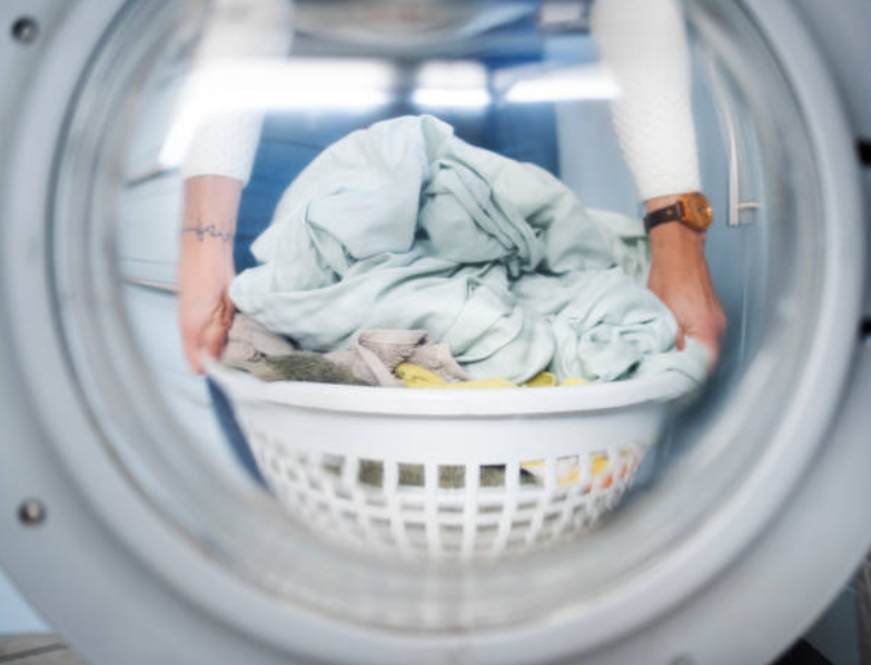 Los cinco errores que están haciendo que tu ropa siga oliendo mal aunque la acabes de lavar (y tú te duches) Los cinco errores que están haciendo que tu ropa siga oliendo mal aunque la acabes de lavar (y tú te duches)