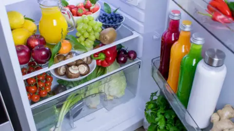 Cómo evitar que la nevera consuma más con el calor: trucos que funcionan Cómo evitar que la nevera consuma más con el calor: trucos que funcionan