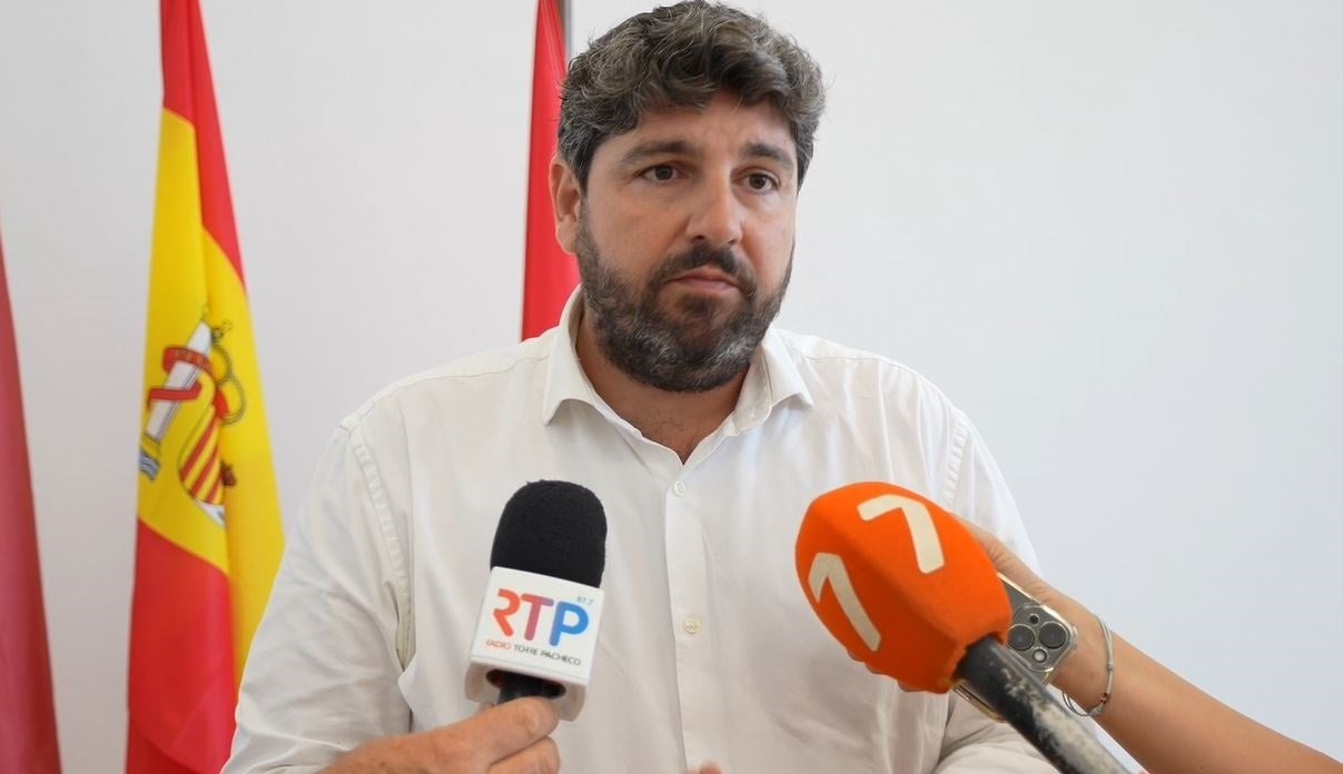 López Miras llama a la calma: "Torre Pacheco debe recuperar la calma; es un pueblo tranquilo y nada de lo que está pasando les representa" López Miras llama a la calma: "Torre Pacheco debe recuperar la calma; es un pueblo tranquilo y nada de lo que está pasando les representa"