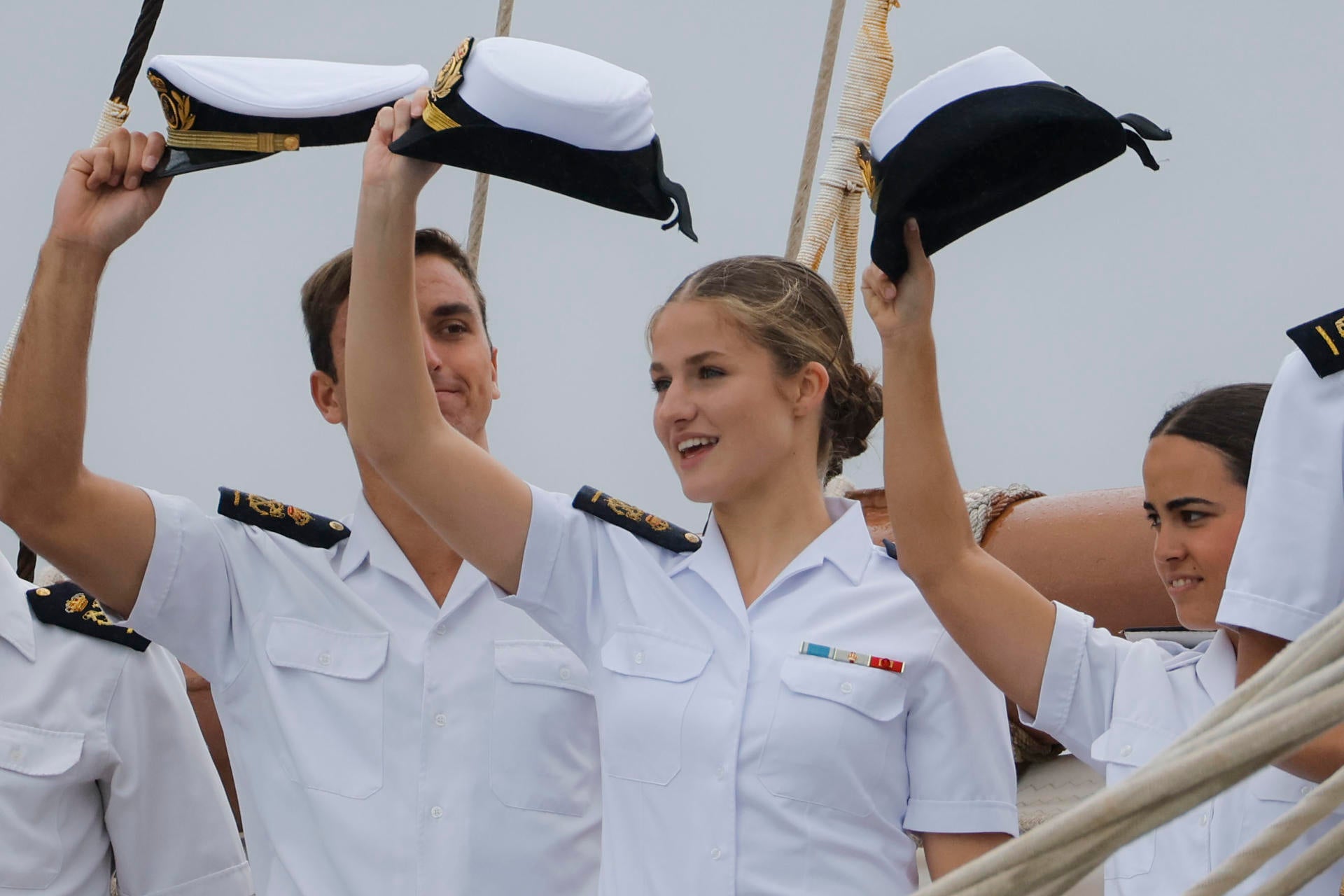 La princesa Leonor termina su instrucción en el Juan Sebastián Elcano, que ya está en Marín (Pontevedra) La princesa Leonor termina su instrucción en el Juan Sebastián Elcano, que ya está en Marín (Pontevedra)