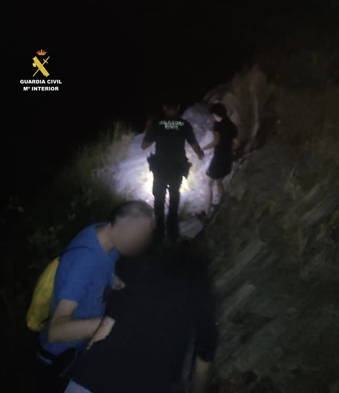 Rescatados en buen estado de salud tres senderistas que se desorientaron en una ruta en Campillo de Deleitosa Rescatados en buen estado de salud tres senderistas que se desorientaron en una ruta en Campillo de Deleitosa