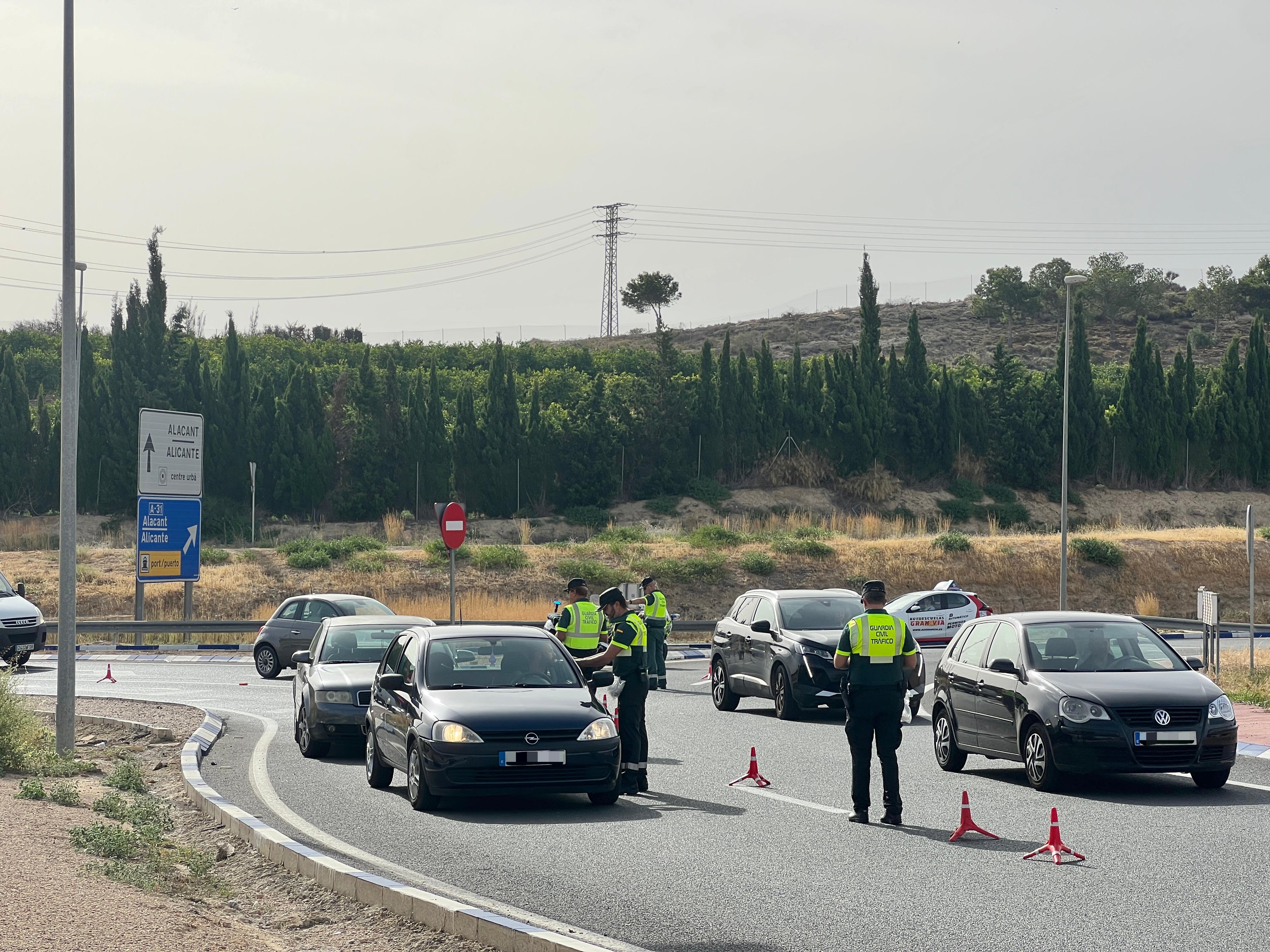 Inicia la campaña de vigilancia de consumo de alcohol y drogas al volante en Alicante Inicia la campaña de vigilancia de consumo de alcohol y drogas al volante en Alicante