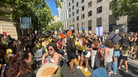 Les mestres de les escoles bressol de Barcelona protesten contra la substitució de places per educadores Les mestres de les escoles bressol de Barcelona protesten contra la substitució de places per educadores