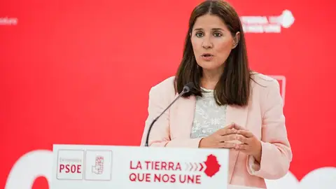 La portavoz del PSOE de Extremadura, Isabel Gil Rosiña, en rueda de prensa este lunes La portavoz del PSOE de Extremadura, Isabel Gil Rosiña, en rueda de prensa este lunes
