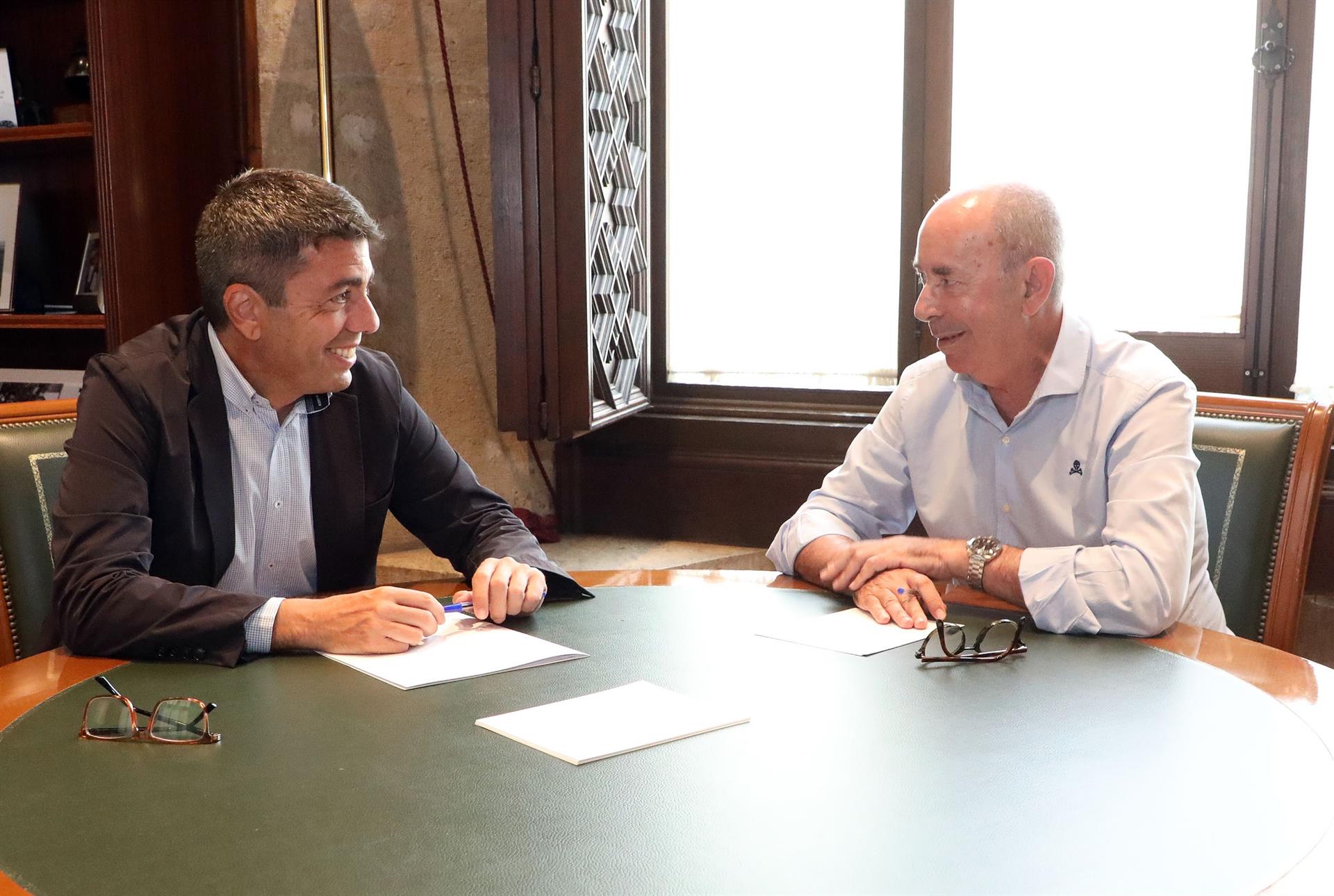 Mazón y el alcalde de Massanassa abordan la reconstrucción tras la DANA Mazón y el alcalde de Massanassa abordan la reconstrucción tras la DANA