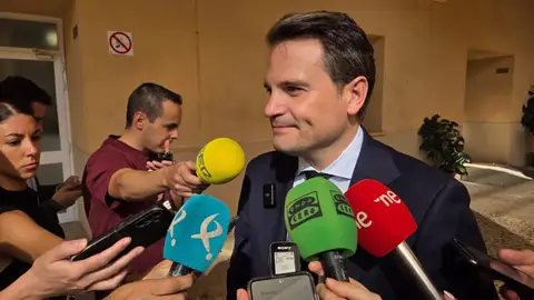 La Junta aportará a la piscina de la margen derecha el porcentaje que el Ayuntamiento de Badajoz necesite La Junta aportará a la piscina de la margen derecha el porcentaje que el Ayuntamiento de Badajoz necesite