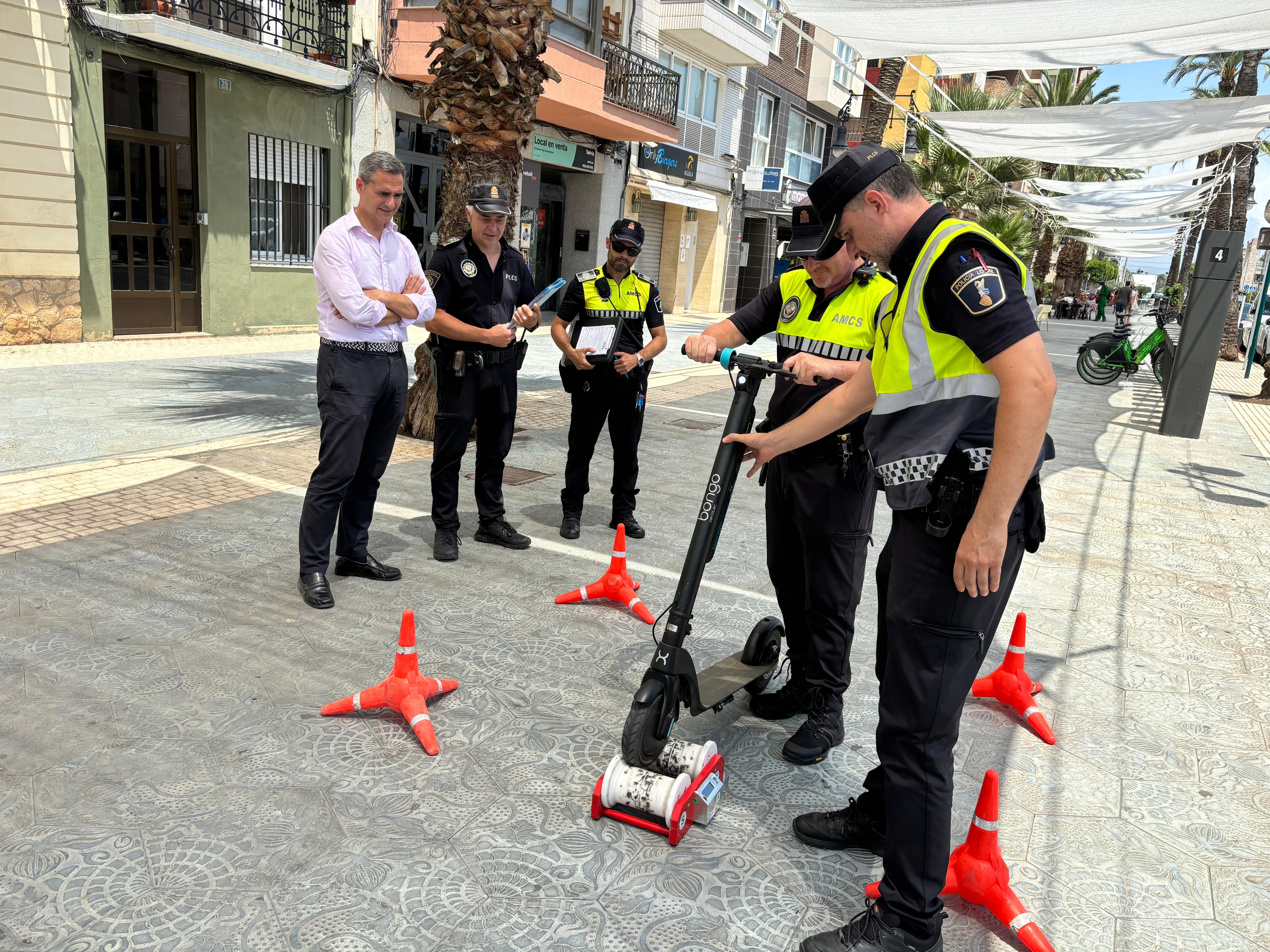 Más control y vigilancia para frenar el uso peligroso de patinetes en el Grao Más control y vigilancia para frenar el uso peligroso de patinetes en el Grao