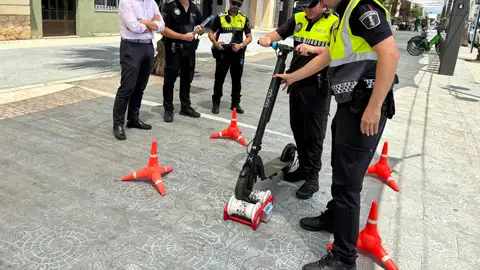 Más control y vigilancia para frenar el uso peligroso de patinetes en el Grao Más control y vigilancia para frenar el uso peligroso de patinetes en el Grao