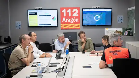 Azcón y Bermúdez de Castro, con otros consejeros y miembros del CECOP, durante una reunión este fin de semana Azcón y Bermúdez de Castro, con otros consejeros y miembros del CECOP, durante una reunión este fin de semana