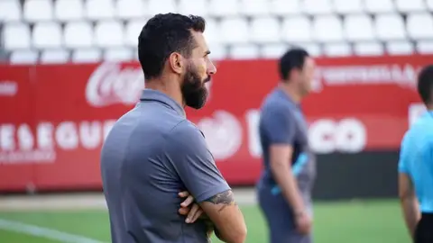 Carlos Cuellar, entrenador del Elche Ilicitano. Carlos Cuellar, entrenador del Elche Ilicitano.