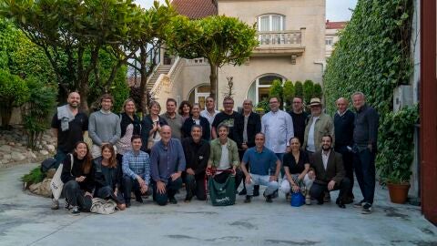Los cocineros participantes en Saudade, junto al vicepresidente de la Diputaci&oacute;n de A Coru&ntilde;a