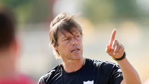 Matías Almeyda dirige un entrenamiento en la ciudad deportiva del Sevilla FC Matías Almeyda dirige un entrenamiento en la ciudad deportiva del Sevilla FC