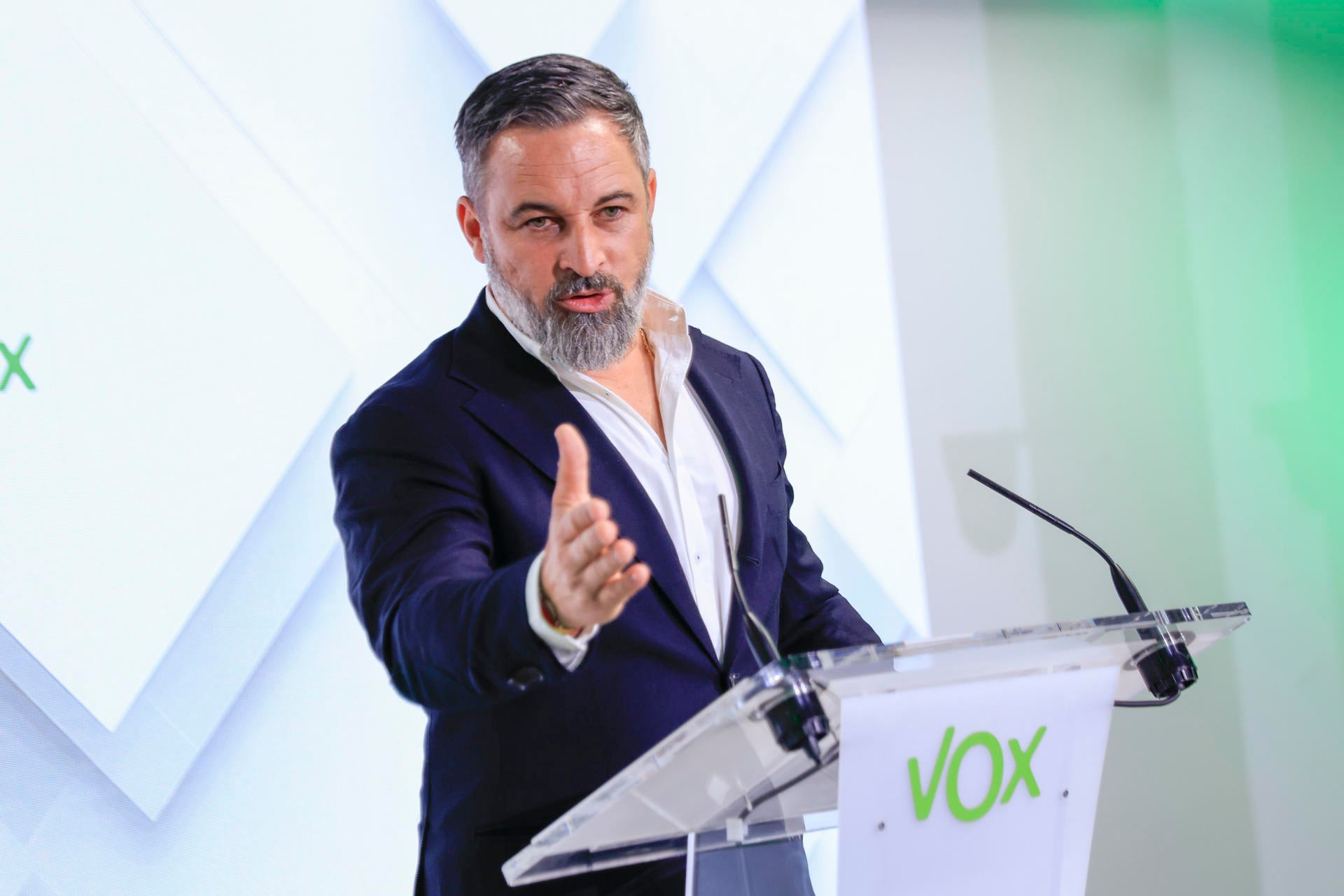 El jefe de la Armada, a Vox: "No estamos para combatir a los cayucos sino para ayudarles" El jefe de la Armada, a Vox: "No estamos para combatir a los cayucos sino para ayudarles"