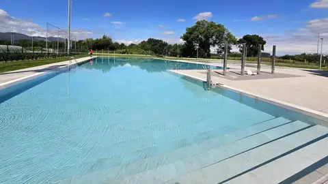 Vuelve a cerrar la piscina en Torrelavega por excrementos en el agua Vuelve a cerrar la piscina en Torrelavega por excrementos en el agua