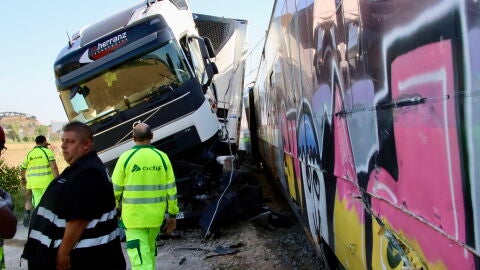  Interrompuda la circulació de l’R3 entre Vic i Centelles per un xoc entre un tren i un camió