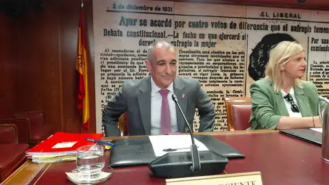 El Consejero navarro Óscar Chivite a su llegada a la Comisión Koldo del Senado El Consejero navarro Óscar Chivite a su llegada a la Comisión Koldo del Senado