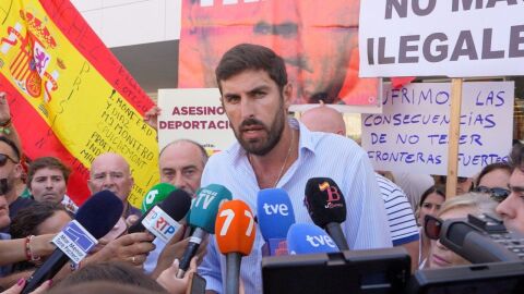 El presidente de VOX en la Región de Murcia, José Ángel Antelo, este sábado en Torre Pacheco en el acto 'Defiéndete de la inseguridad' El presidente de VOX en la Región de Murcia, José Ángel Antelo, este sábado en Torre Pacheco en el acto 'Defiéndete de la inseguridad'