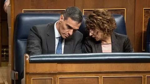 Pedro Sánchez y María Jesús Montero en una foto de archivo Pedro Sánchez y María Jesús Montero en una foto de archivo