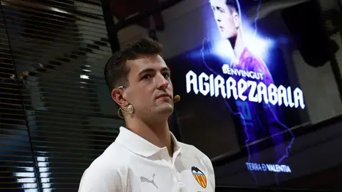 Julen Agirrezabala: “El Valencia es el mejor sitio para mejorar y crecer” Julen Agirrezabala: “El Valencia es el mejor sitio para mejorar y crecer”