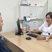 Una consulta en VIAMED entre doctora y paciente