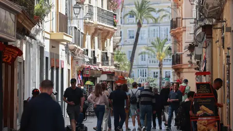 Gente andando por la calle. Gente andando por la calle.