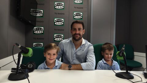 Samuel D&iacute;az, con sus hijos