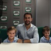 Samuel Díaz, con sus hijos