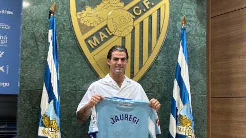 Eneko Jauregi presentado como nuevo fichaje del M&aacute;laga 