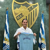 Eneko Jauregi presentado como nuevo fichaje del Málaga Eneko Jauregi presentado como nuevo fichaje del Málaga