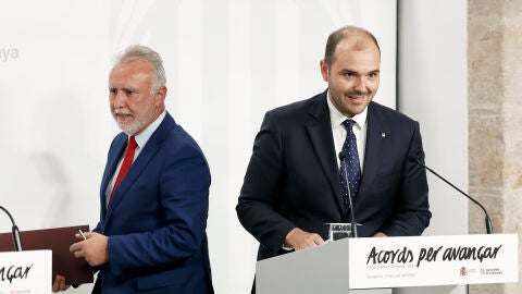 El ministro de Pol&iacute;tica Territorial y Memoria Democr&aacute;tica, &Aacute;ngel V&iacute;ctor Torres, y el conseller de Presidencia, Albert Dalmau 