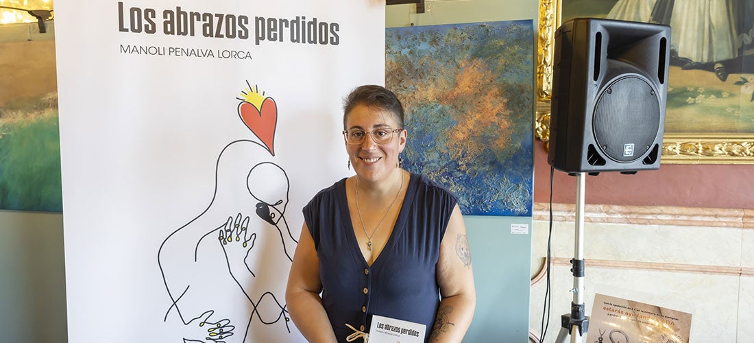 La escritora Manoli Penalva presenta 'Los abrazos perdidos' y 'Amor en desuso' La escritora Manoli Penalva presenta 'Los abrazos perdidos' y 'Amor en desuso'