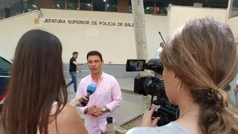 El subinspector de Policía Manuel Pavón, durante una entrevista, nombrado nuevo director general de Inmigración y Cooperación del Govern. El subinspector de Policía Manuel Pavón, durante una entrevista, nombrado nuevo director general de Inmigración y Cooperación del Govern.