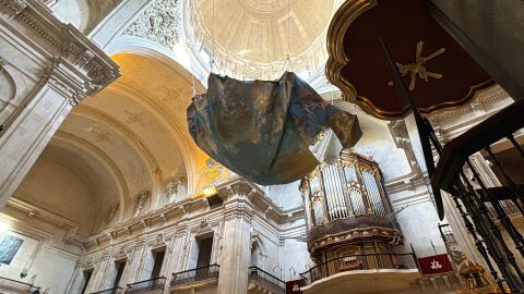 Elche despierta con las preparaciones del Misteri d'Elx