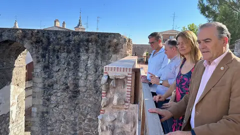 Visita del alcalde a la muralla de Talavera Visita del alcalde a la muralla de Talavera