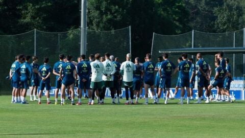 15-07-2025 Imagen de grupo del Oviedo en su segundo entrenamiento de pretemporada