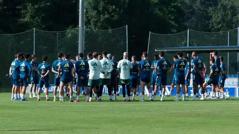 15-07-2025 Imagen de grupo del Oviedo en su segundo entrenamiento de pretemporada 15-07-2025 Imagen de grupo del Oviedo en su segundo entrenamiento de pretemporada