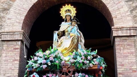 Imagen de la Virgen del Carmen en Torrevieja saliendo de la iglesia