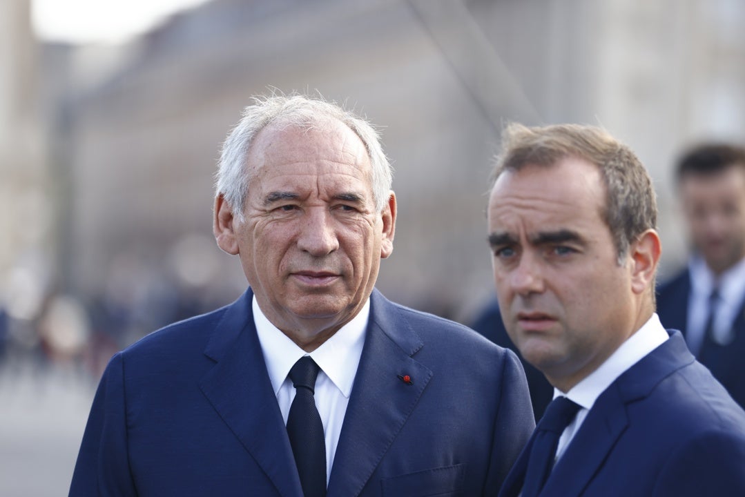 Francia lanza un plan de ajuste de 44.000 millones con pensiones congeladas y la eliminación de 2 festivos Francia lanza un plan de ajuste de 44.000 millones con pensiones congeladas y la eliminación de 2 festivos