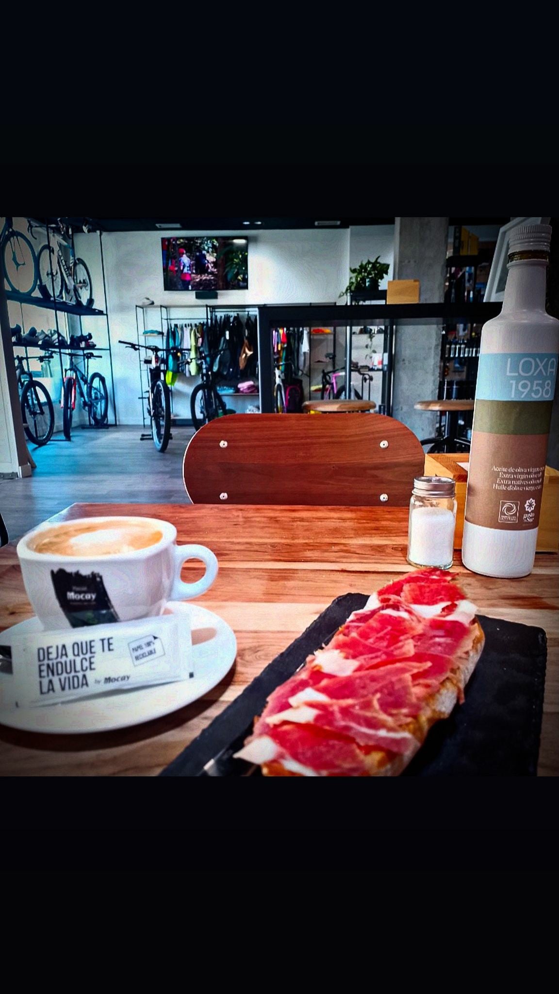Taller de bicis-cafetería, un concepto empresarial nuevo en Roquetas Taller de bicis-cafetería, un concepto empresarial nuevo en Roquetas