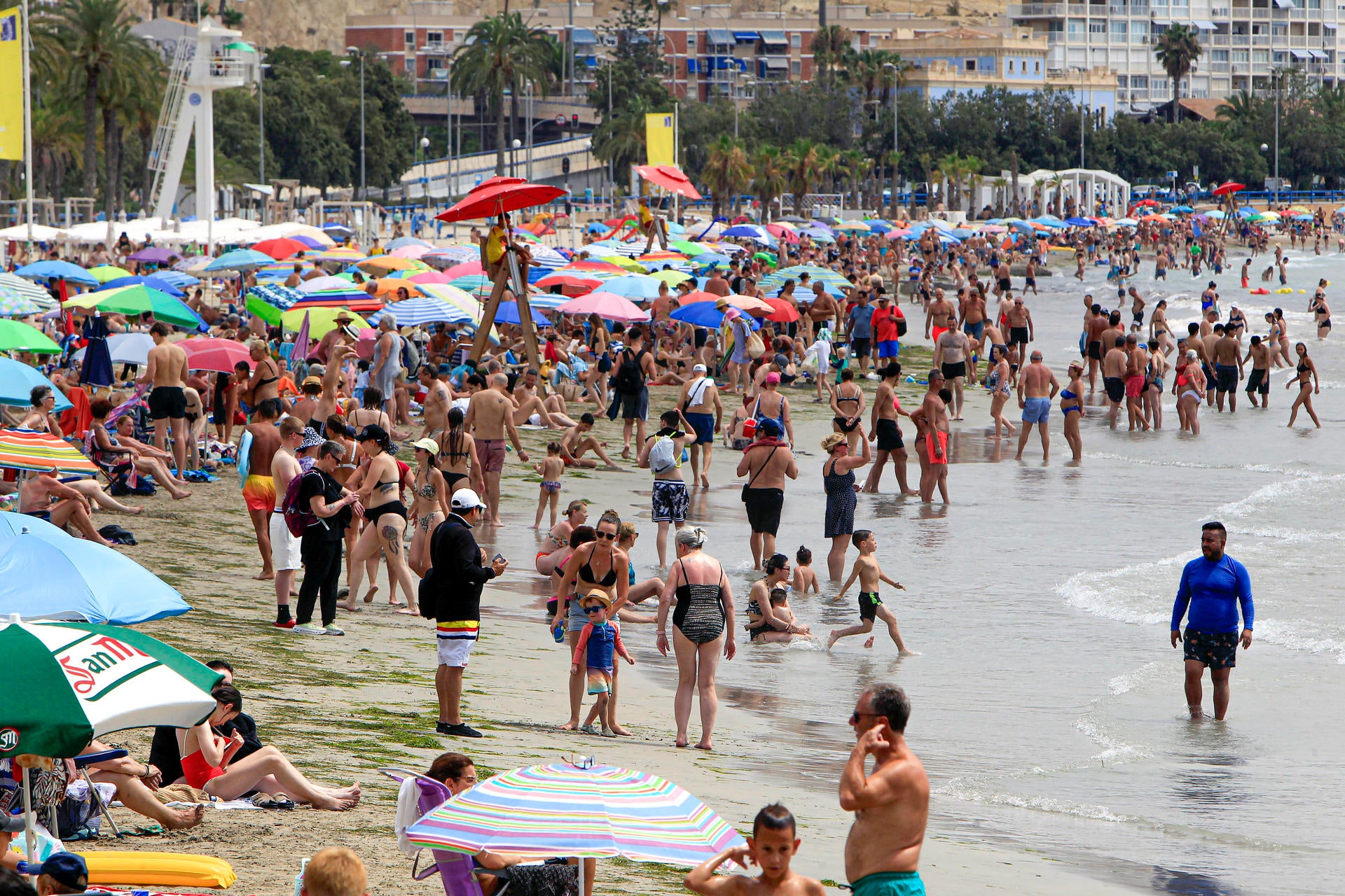 Hasta cuándo dura el calor intenso: la AEMET advierte de máximas de 43 grados y noches sofocantes en estas zonas Hasta cuándo dura el calor intenso: la AEMET advierte de máximas de 43 grados y noches sofocantes en estas zonas