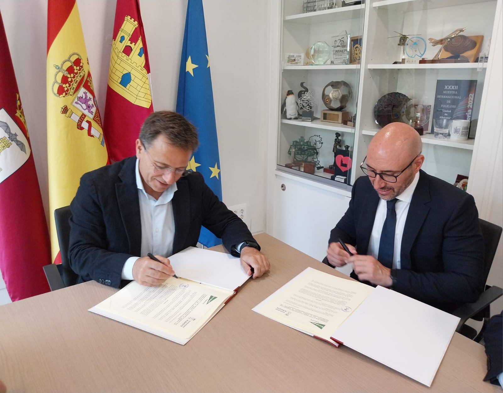 El Ayuntamiento y el Corte Inglés apuestan por la igualdad y apoyar la integración de las personas con discapacidad El Ayuntamiento y el Corte Inglés apuestan por la igualdad y apoyar la integración de las personas con discapacidad