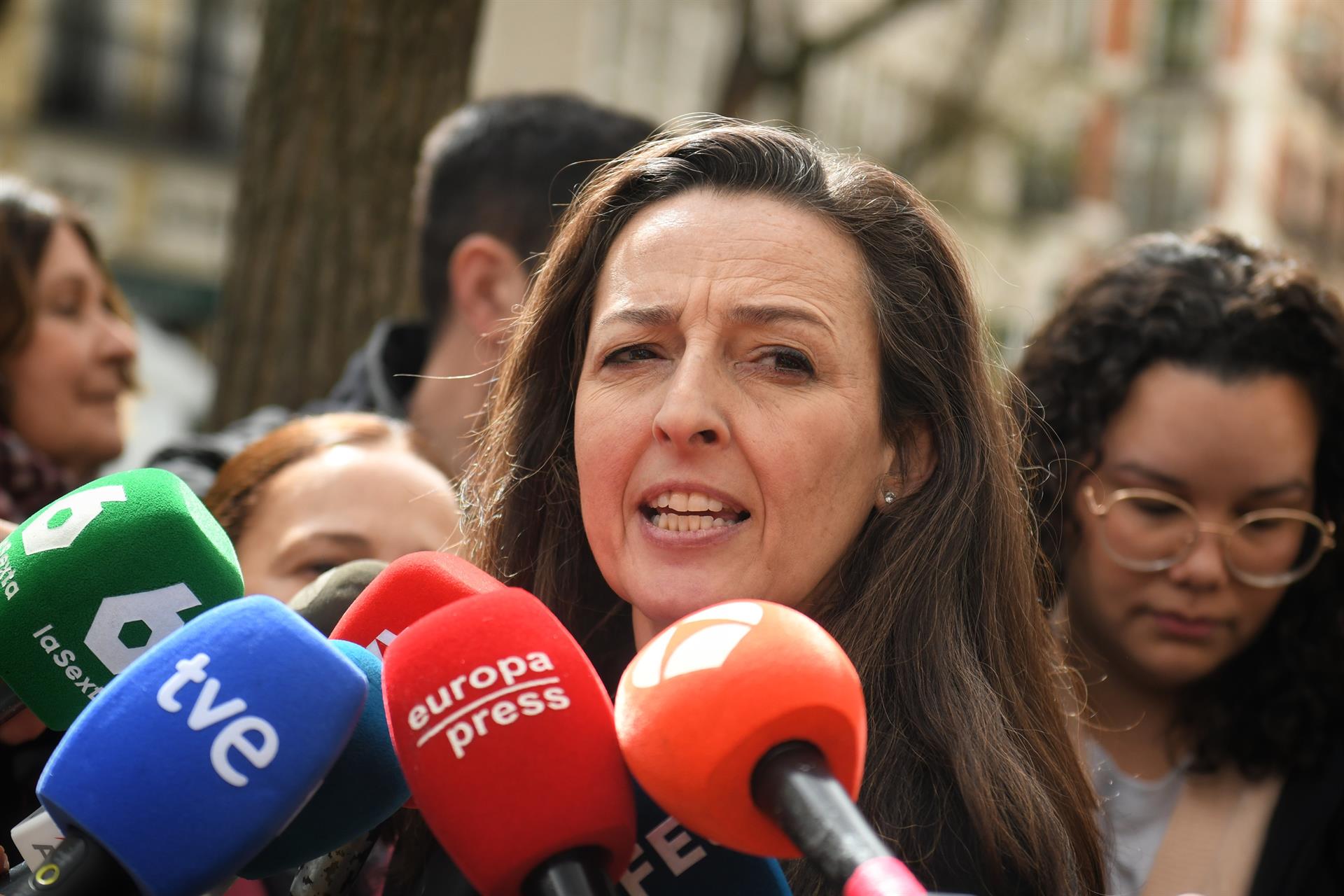 Vox pide la retirada del pasaporte al hermano de Pedro Sánchez para evitar una posible fuga a Japón Vox pide la retirada del pasaporte al hermano de Pedro Sánchez para evitar una posible fuga a Japón