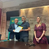 El Ayuntamiento de Valdepeñas y Globalcaja renuevan su compromiso con la Exposición Internacional de Artes Plásticas de Valdepeñas El Ayuntamiento de Valdepeñas y Globalcaja renuevan su compromiso con la Exposición Internacional de Artes Plásticas de Valdepeñas