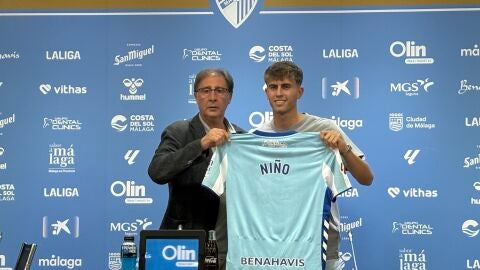 Loren Juarros con Ni&ntilde;o en la presentaci&oacute;n del libro 